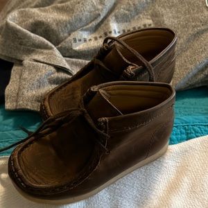 Brown leather Clarks size 8 toddler.